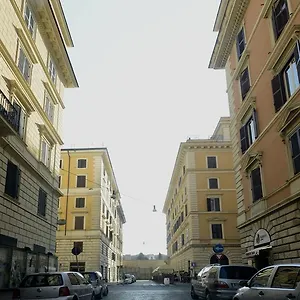 https://via-montebello.it-romehotels.com